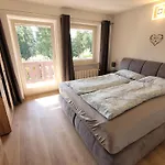 Das.arnolds | Whirlpool | Pool | Bergblick Apartment Berchtesgaden